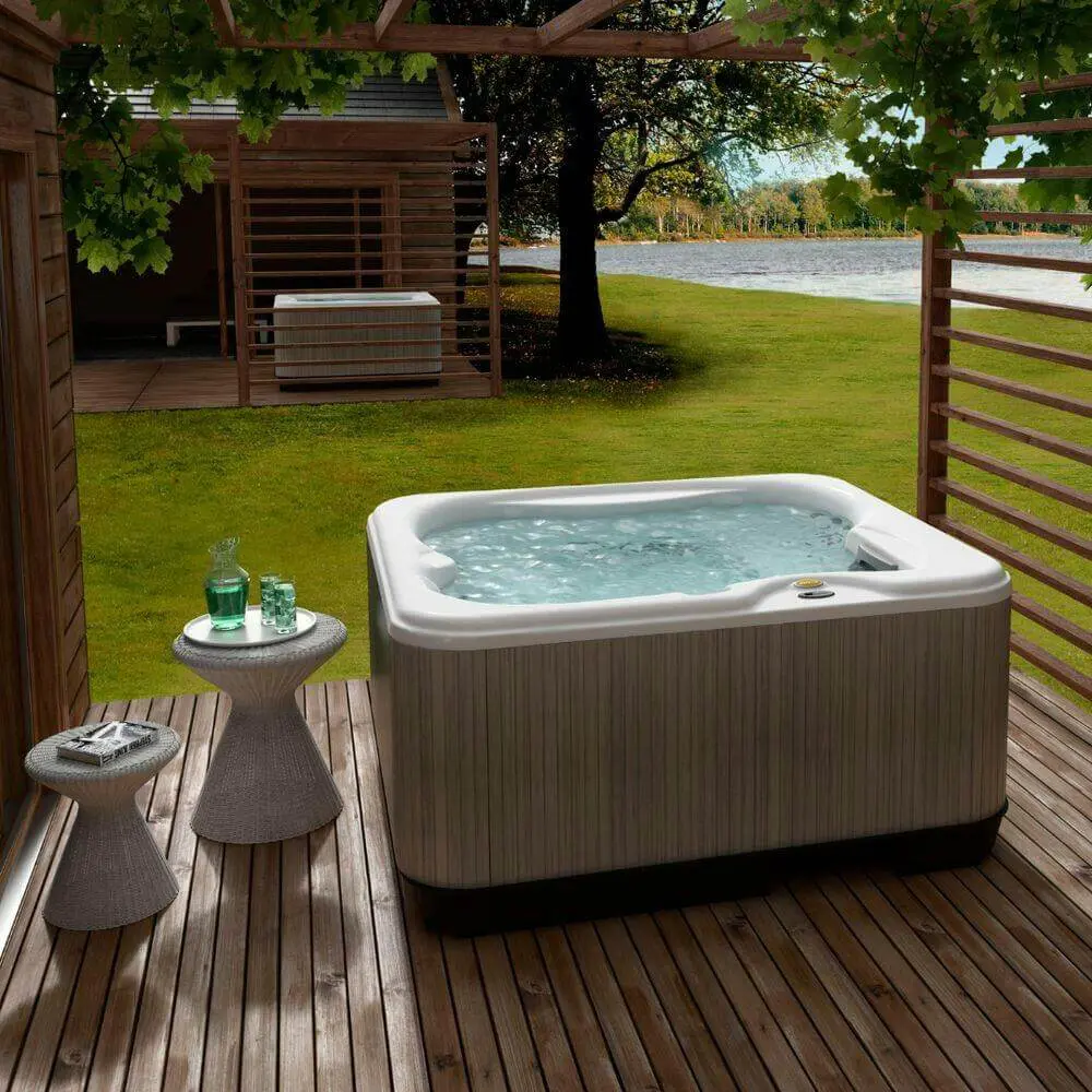 Jacuzzi Lodge Hot Tub